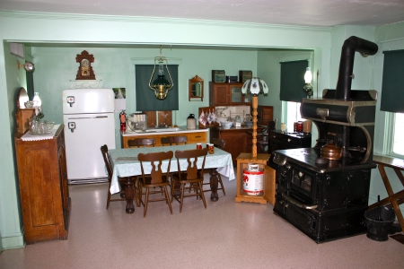 Amish-Home-Modern-Technology